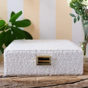 Boîte à bijoux ‘Anne’ en moumoute Blanc | MAISON SCARLETT