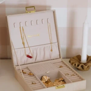 Boîte à bijoux ‘Anne’ en velours côtelé Beige | MAISON SCARLETT
