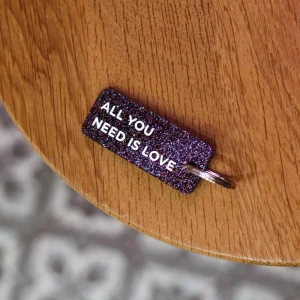 Porte-clés pailleté ‘All you need is love’ Violet | PLUS DE LOVE